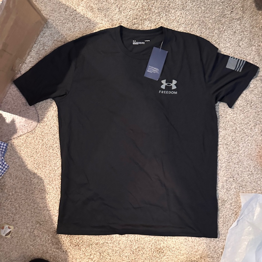 NWT Under Armour Men’s T-Shirt Black Size Large